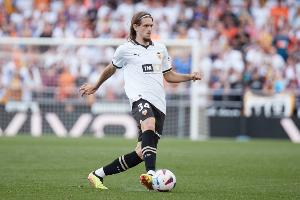 华体会官网下载-记者：埃因霍温将签下瓦伦西亚20岁中卫亚雷克，转会费约1000万欧