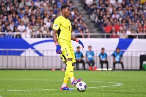 记者：西汉姆、曼联和切尔西有意铃木彩艳，但他想再留帕尔马一年